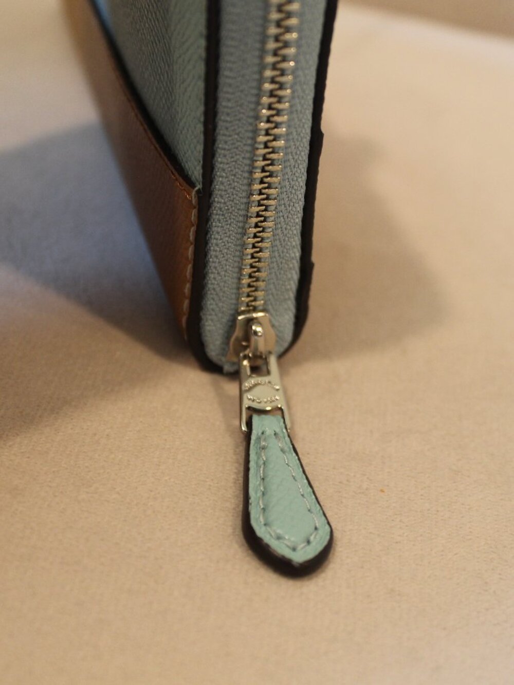 Coach Umbrella Motif Zip Around Medium Wallet New with tags - Picture 10 of 15
